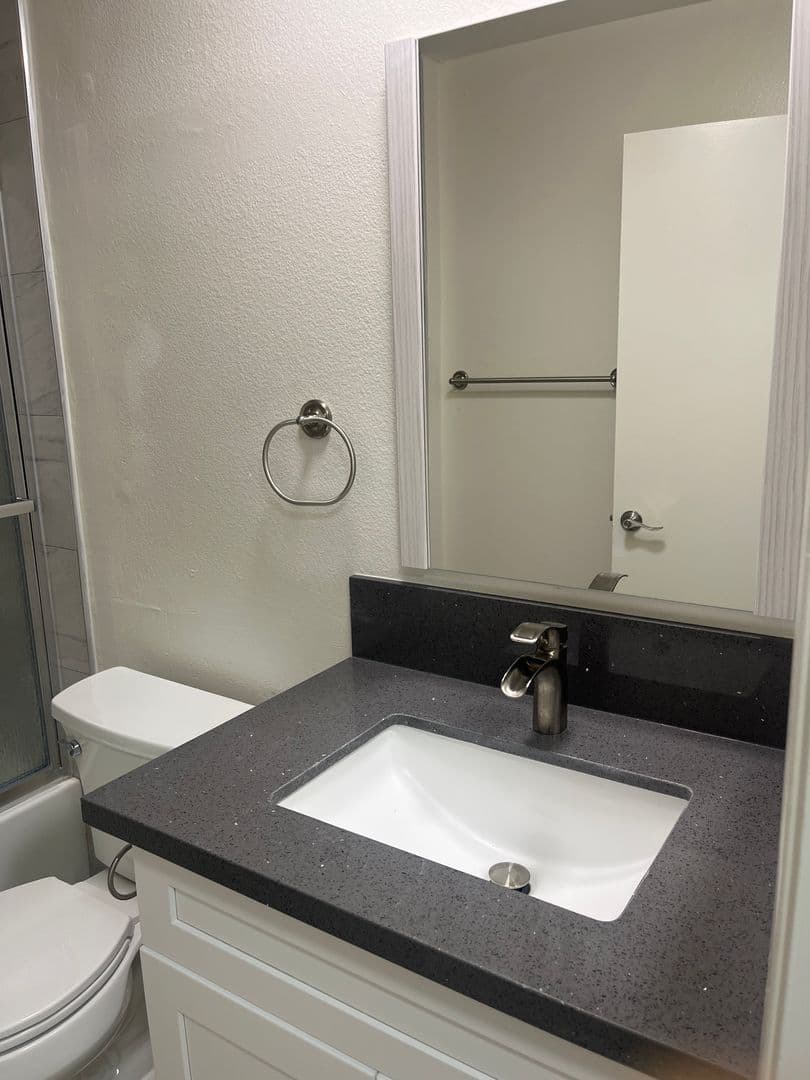 Van Nuys Apartment: 7320 Hazeltine Avenue