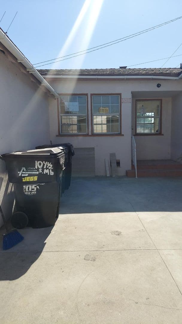 Montebello Apartment: 109, 111, 109.1/2, 111.1/2 S. 19th Street