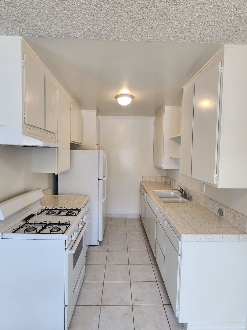 Los Angeles Apartment: 519 N. Hayworth Ave.