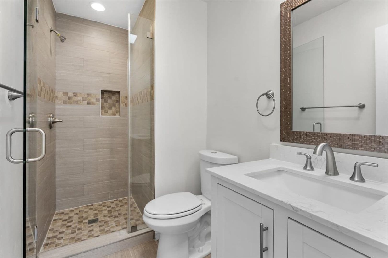 Los Angeles Apartment: 5232 Fairview Blvd