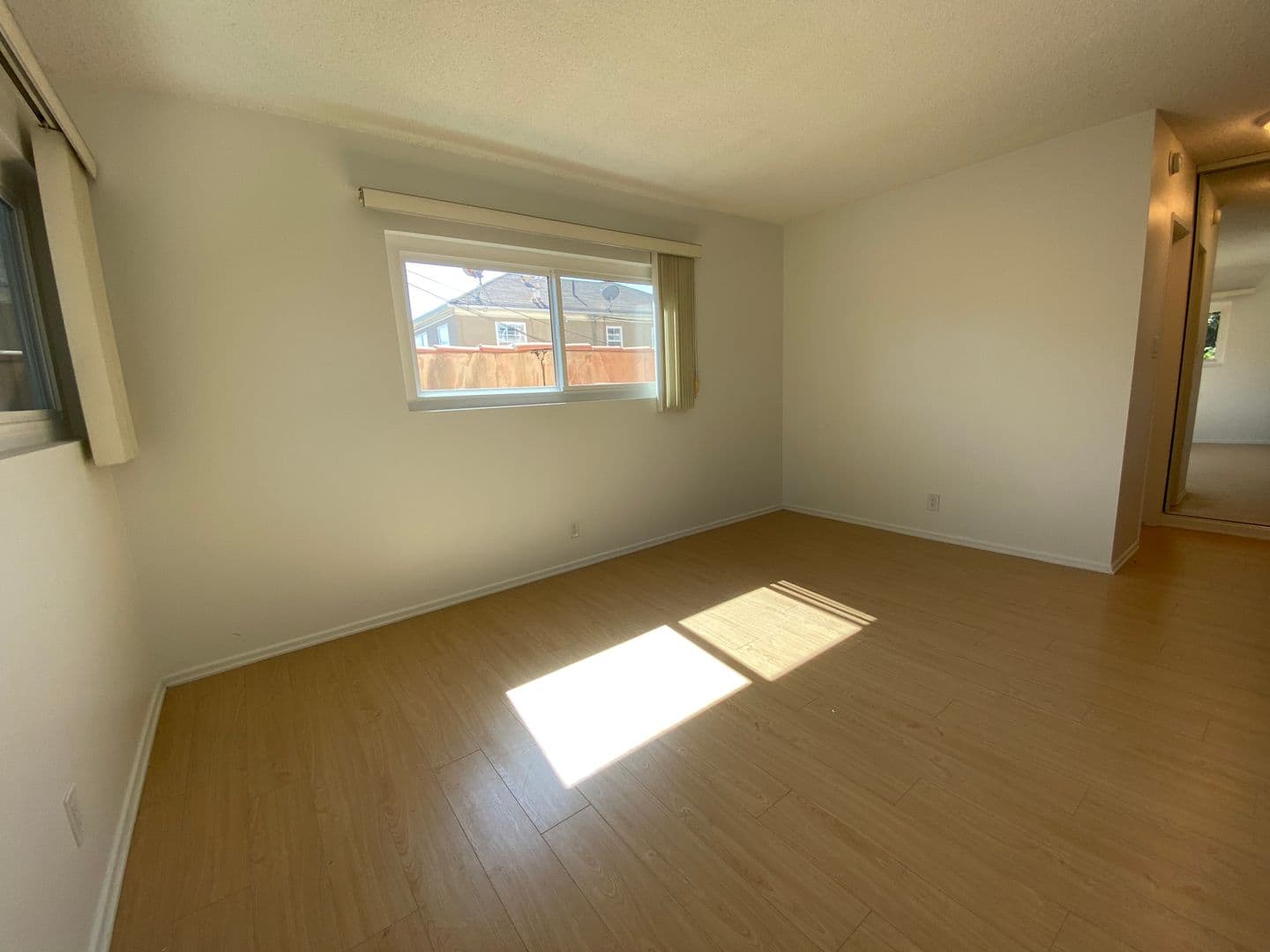 Los Angeles Apartment: 928 South Sherbourne Drive