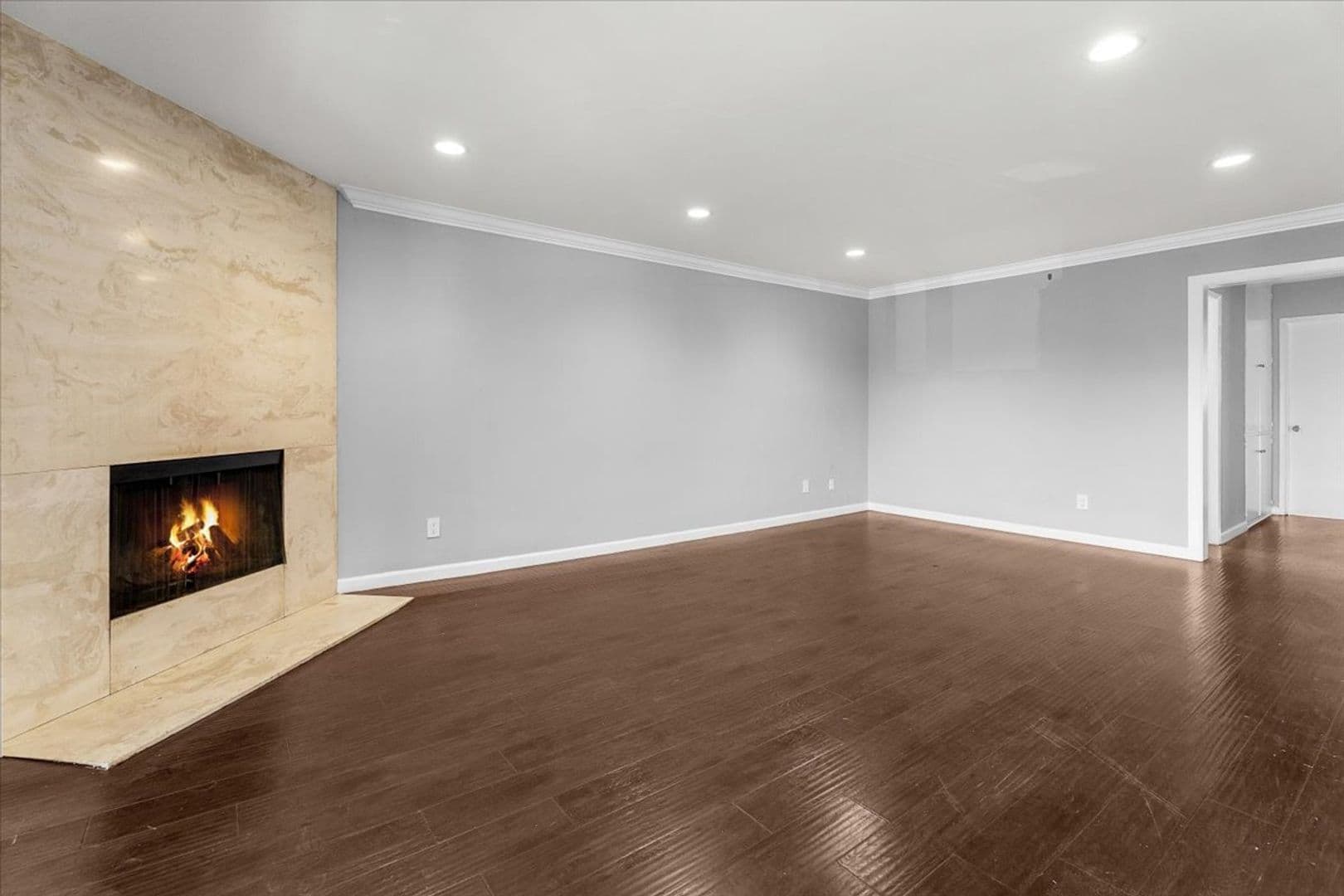 Los Angeles Apartment: 5232 Fairview Blvd