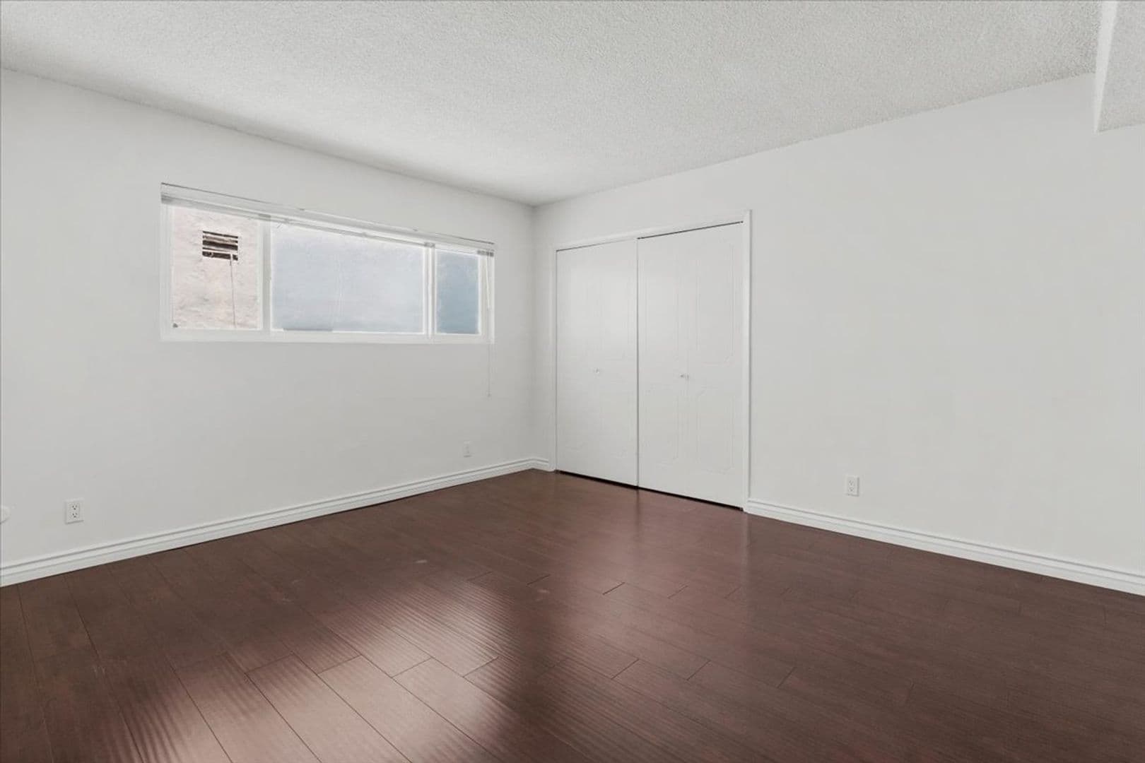 Beverly Hills Apartment: 309 S. Doheny Dr.