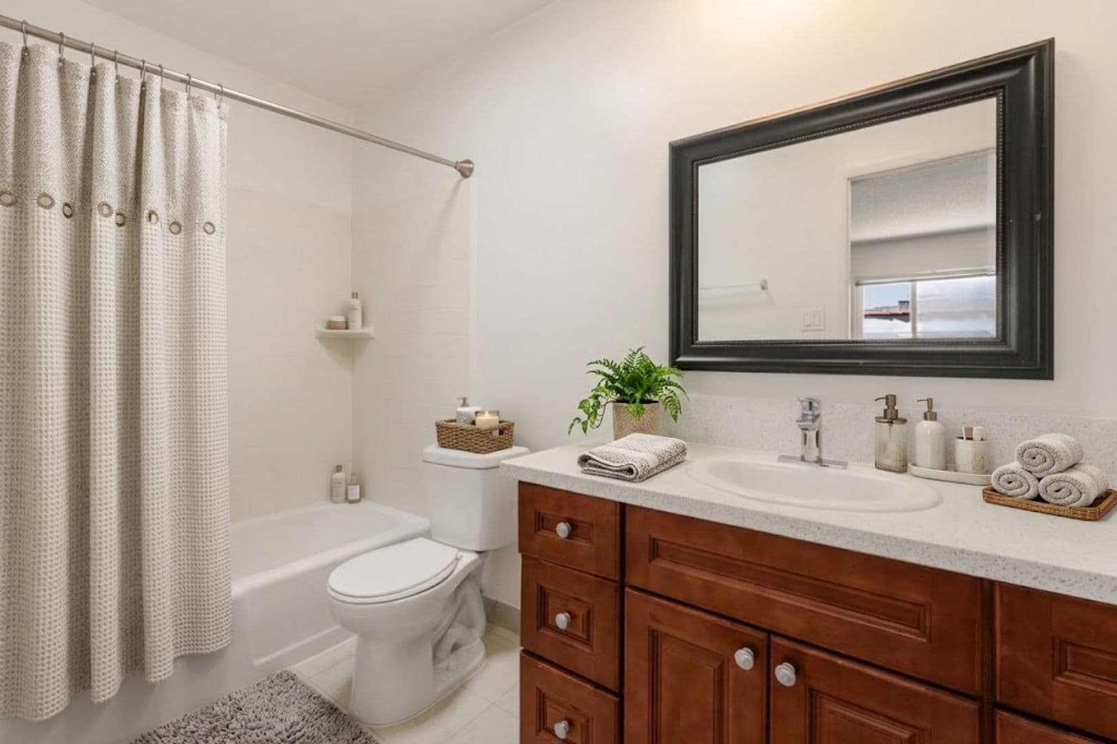 Beverly Hills Apartment: 309 S. Doheny Dr.