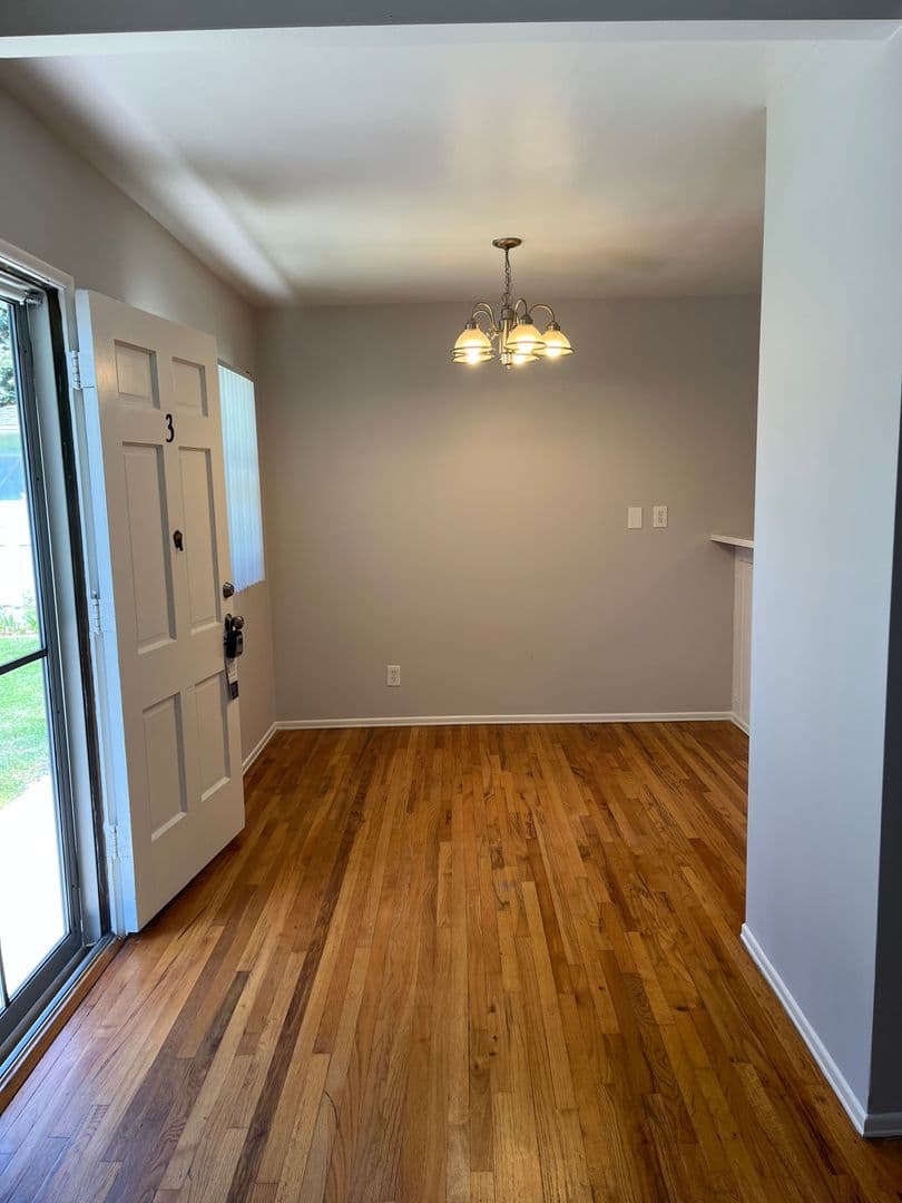 North Hollywood Apartment: 4400 Farmdale Avenue