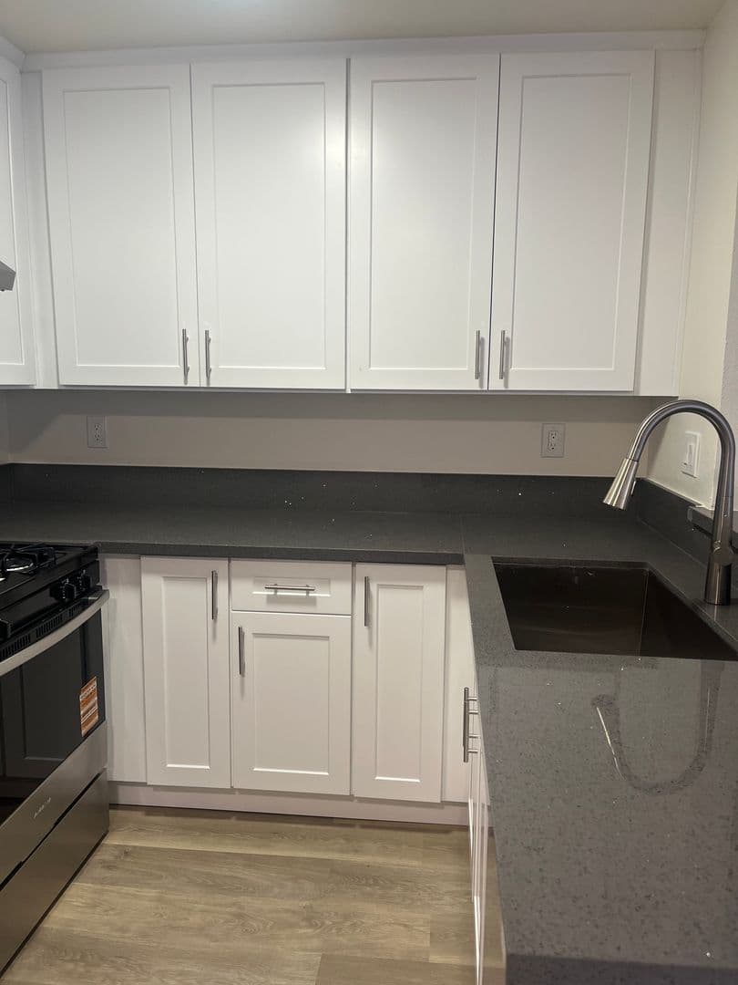 Van Nuys Apartment: 7320 Hazeltine Avenue