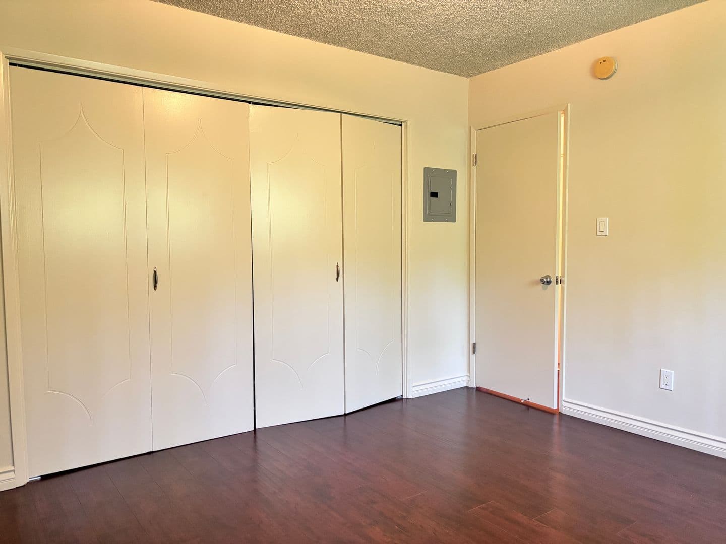 Los Angeles Apartment: 519 N. Hayworth Ave.