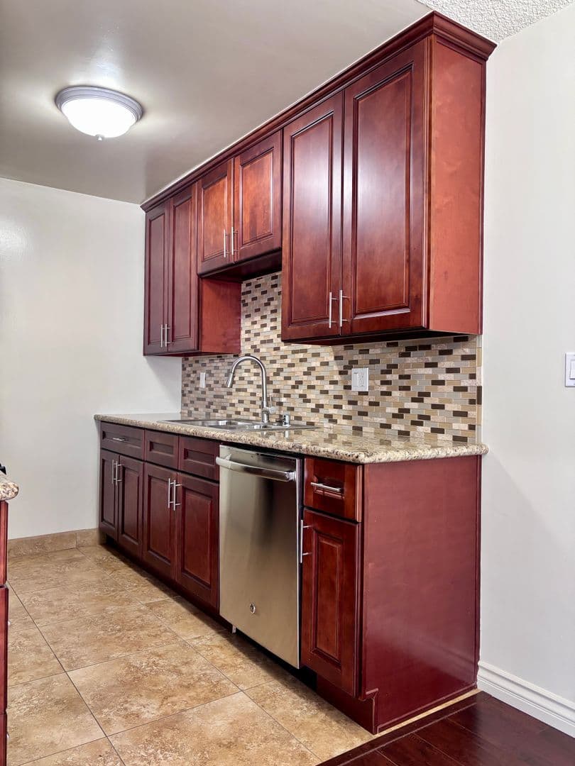 Los Angeles Apartment: 519 N. Hayworth Ave.