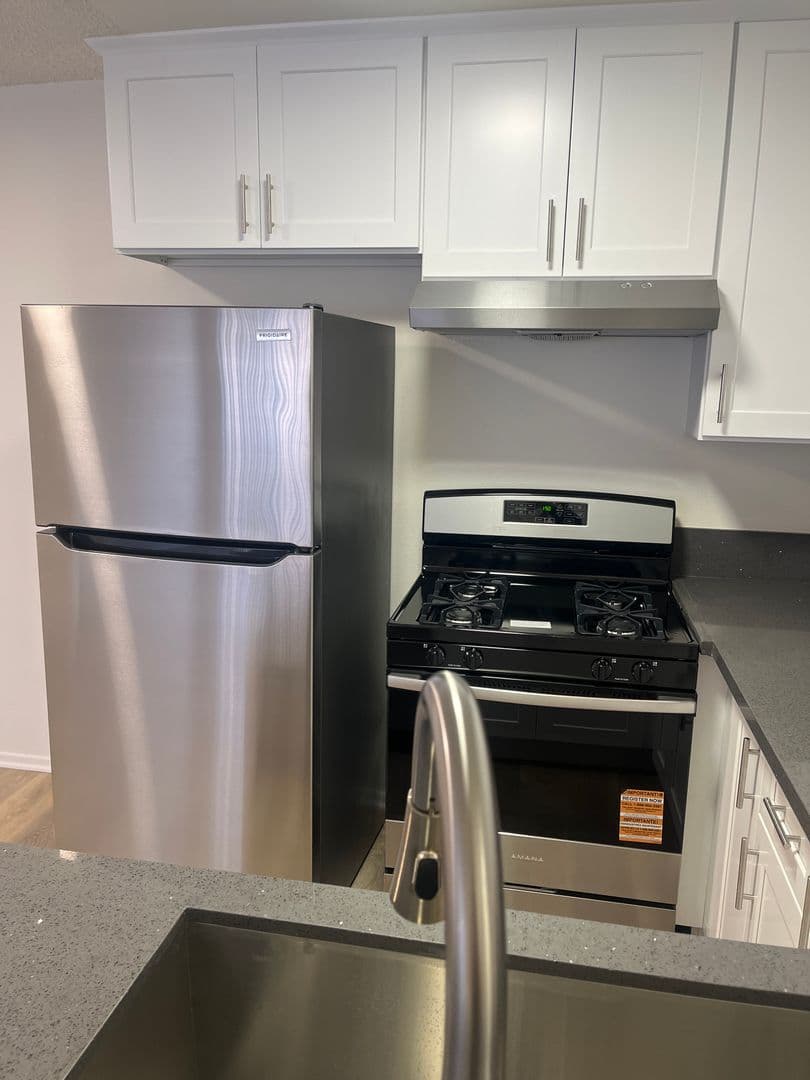 Van Nuys Apartment: 7320 Hazeltine Avenue