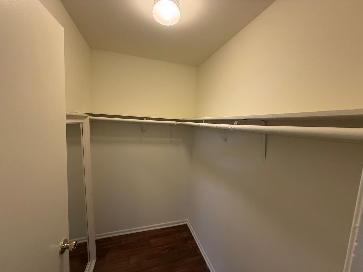Tarzana Apartment: 18615 Burbank Boulevard