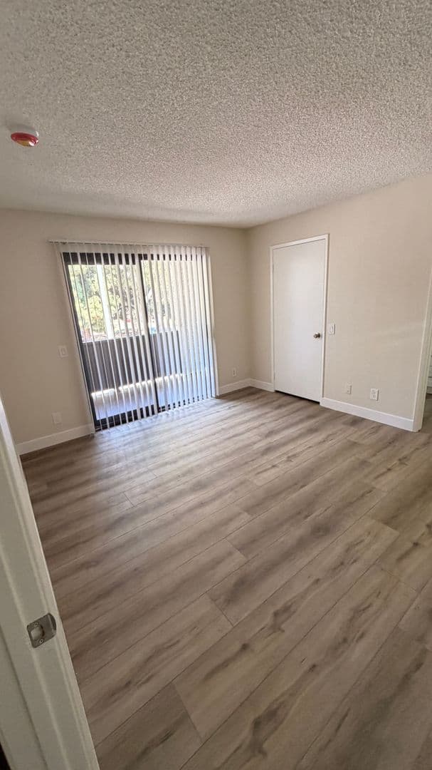 Sunland Apartment: 8608 Foothill Blvd