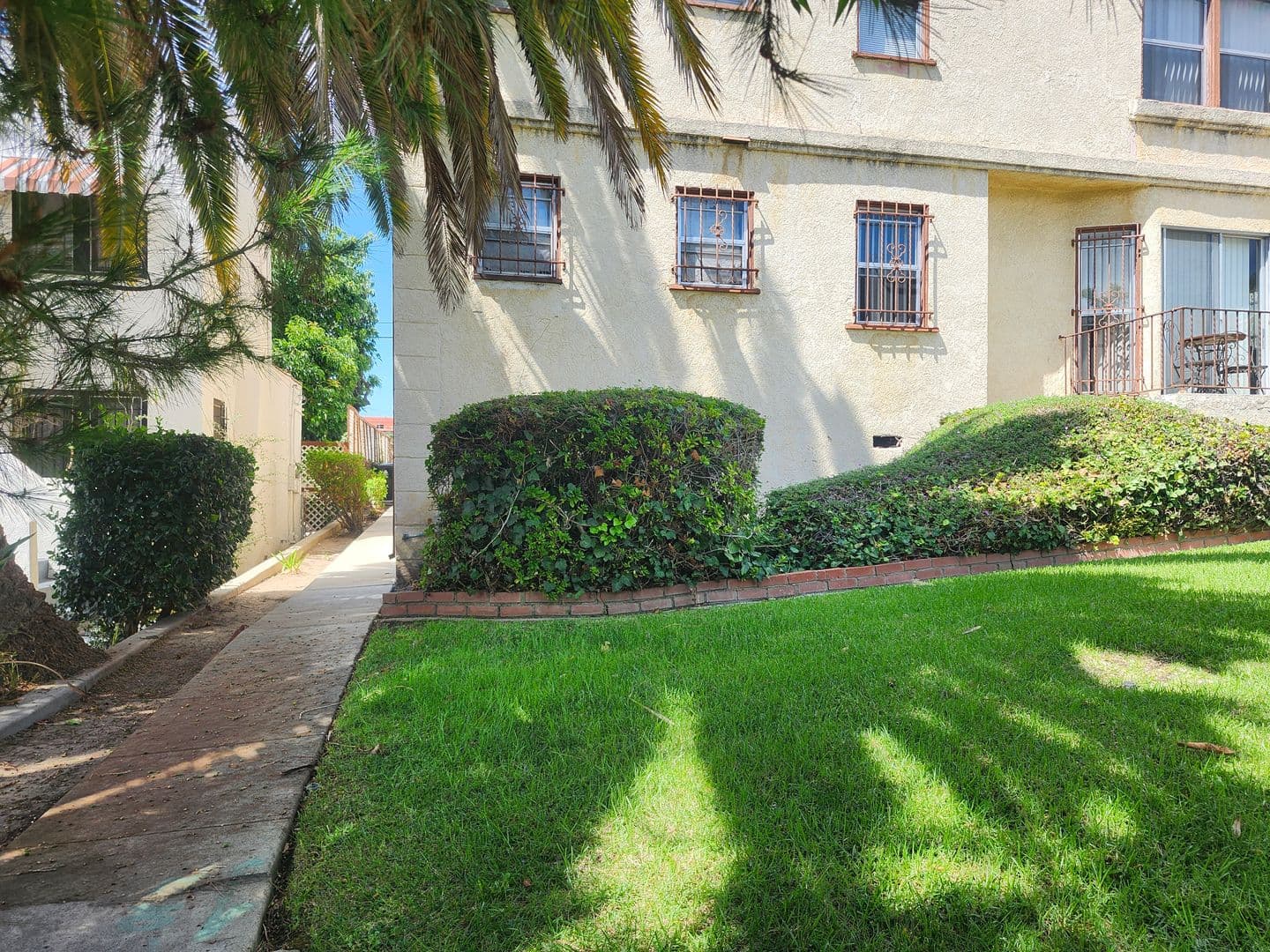 Los Angeles Apartment: 2007 S. Longwood