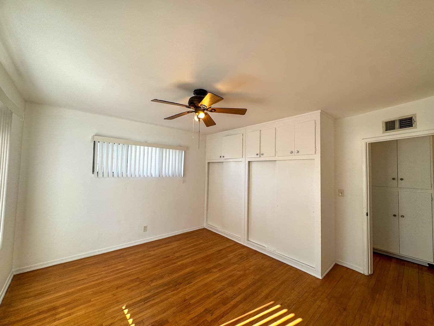 Los Angeles Apartment: 1416 Reeves St.