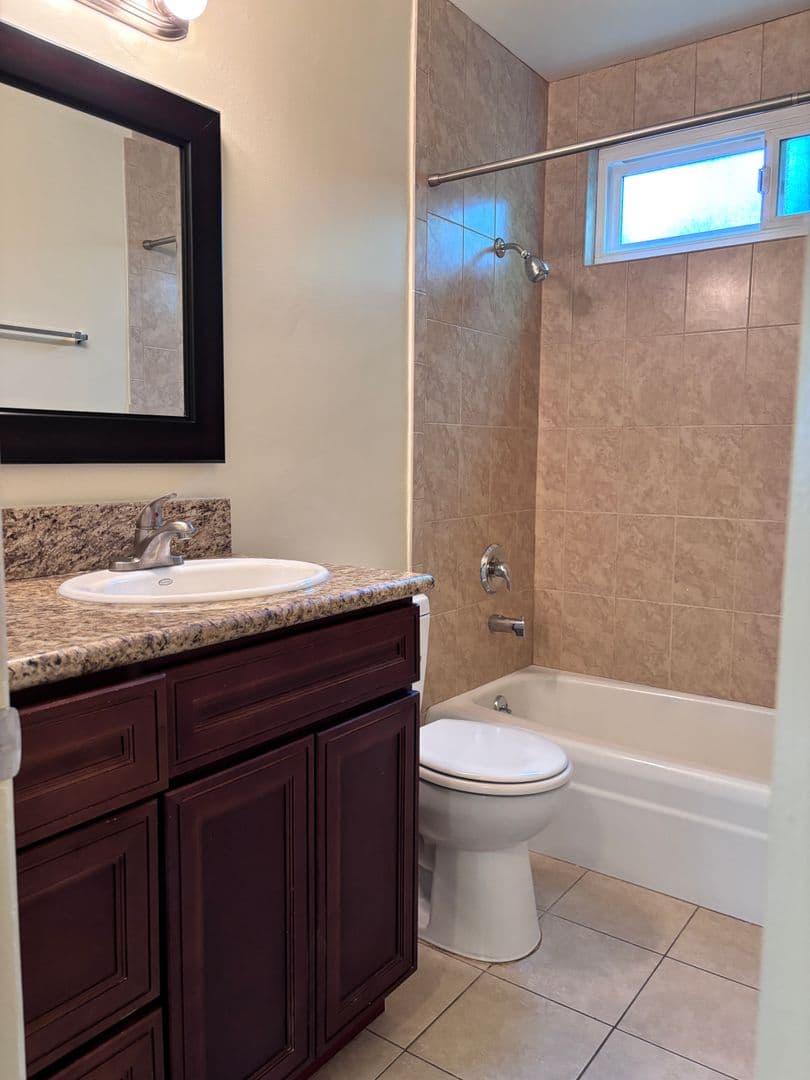 Los Angeles Apartment: 519 N. Hayworth Ave.