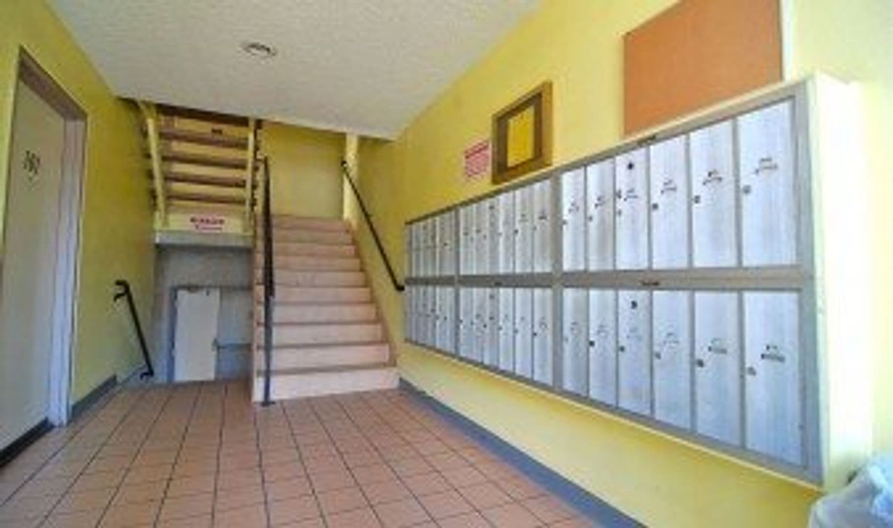 Van Nuys Apartment: 7320 Hazeltine Avenue