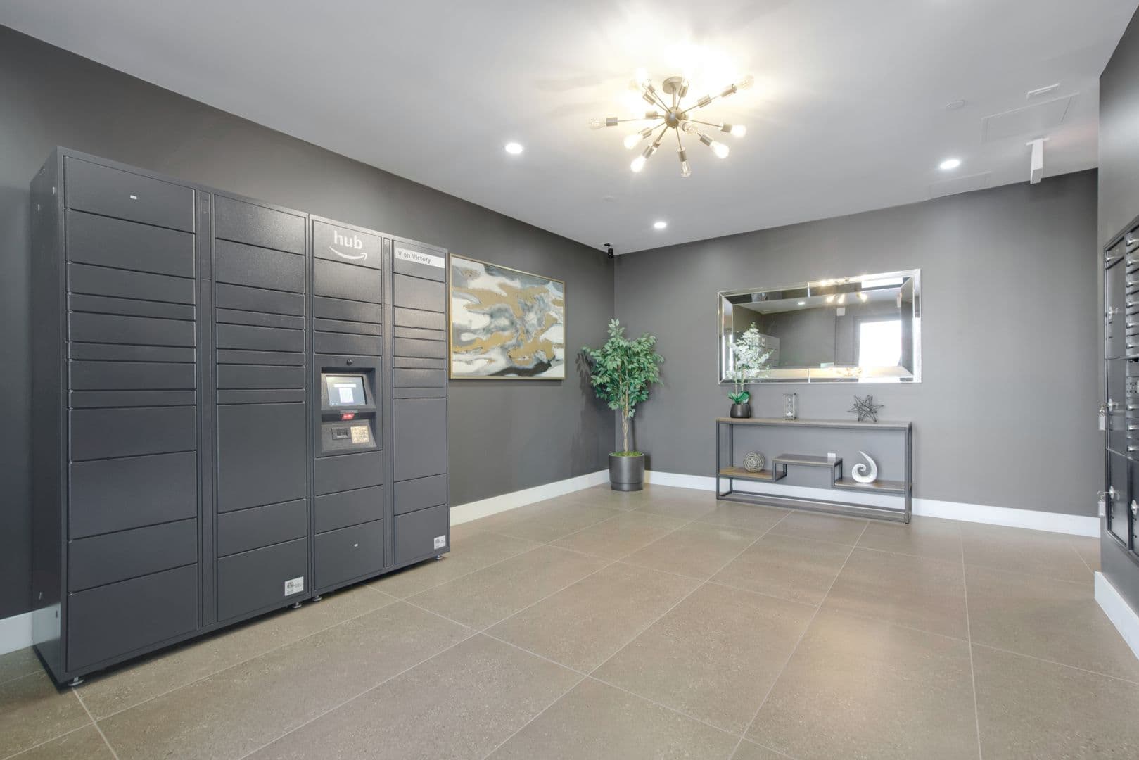 Van Nuys Apartment: 13724 Victory Blvd.