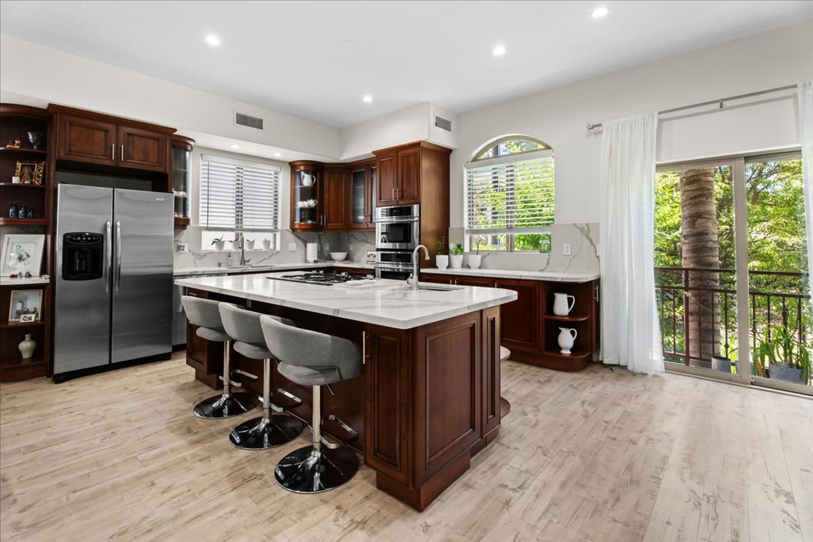 Valley Village Townhome: 5404 Bellingham Ave #2