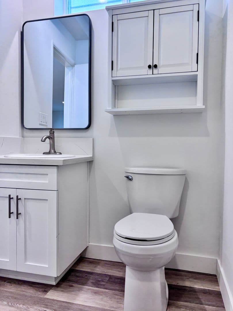 Los Angeles Apartment: 125 South Croft Avenue