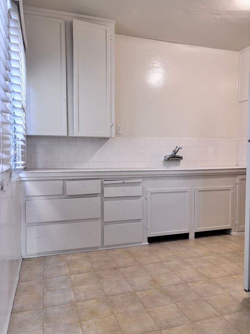 Los Angeles Apartment: 422 N. Hayworth Ave.