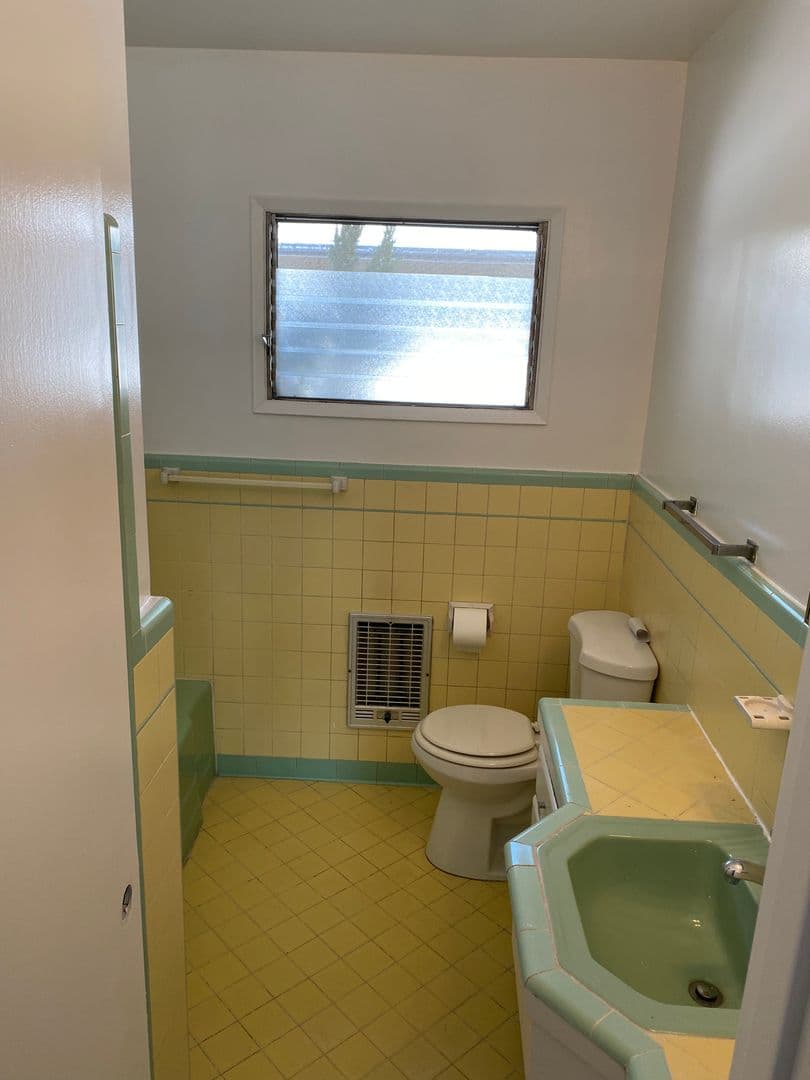 Inglewood Apartment: 821 Centinela Ave
