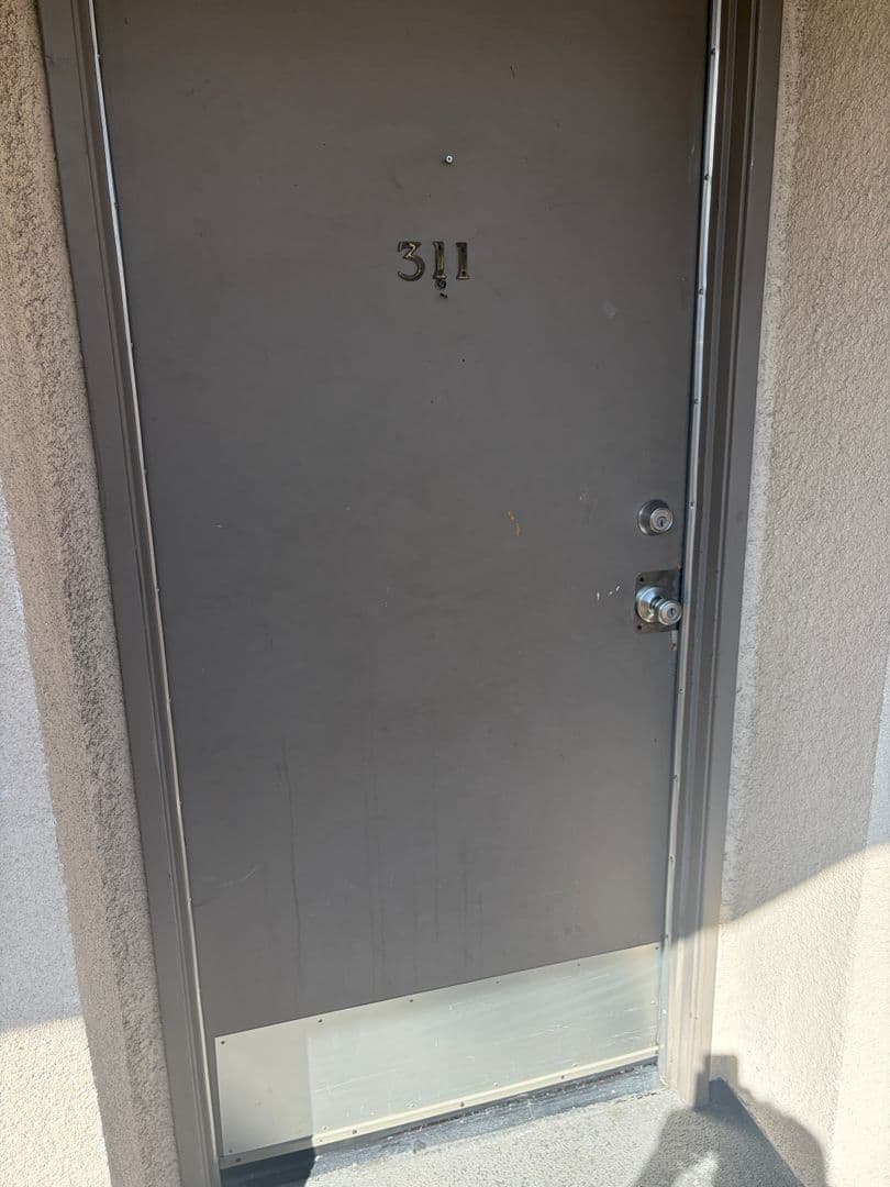 Los Angeles Apartment: 1045 S. Ardmore Avenue