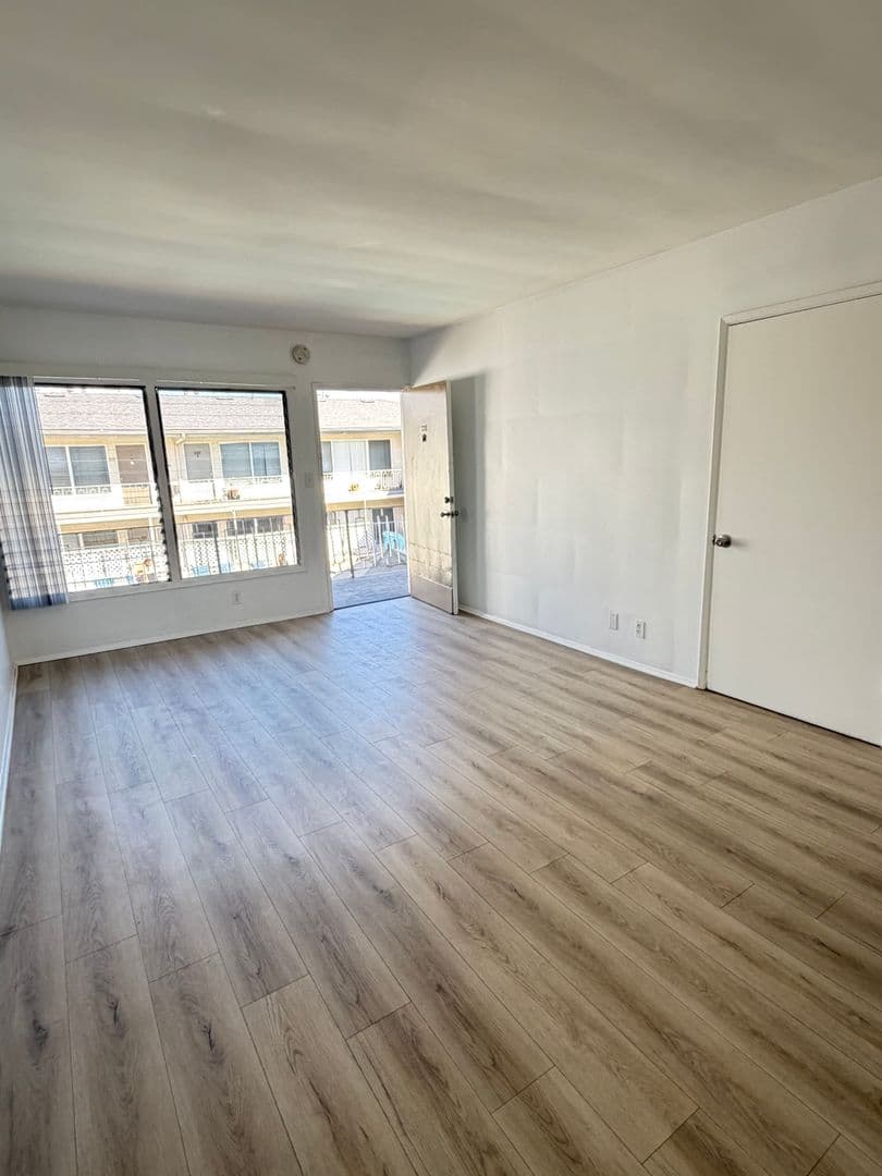 Los Angeles Apartment: 7220 Hollywood Blvd