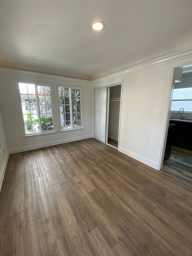 Los Angeles Apartment: 4515-4519 Willow Brook Avenue
