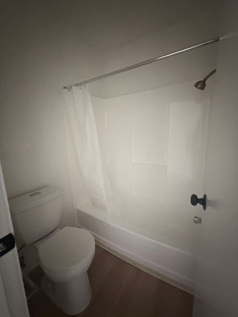 Los Angeles Apartment: 400 S. Kingsley Drive