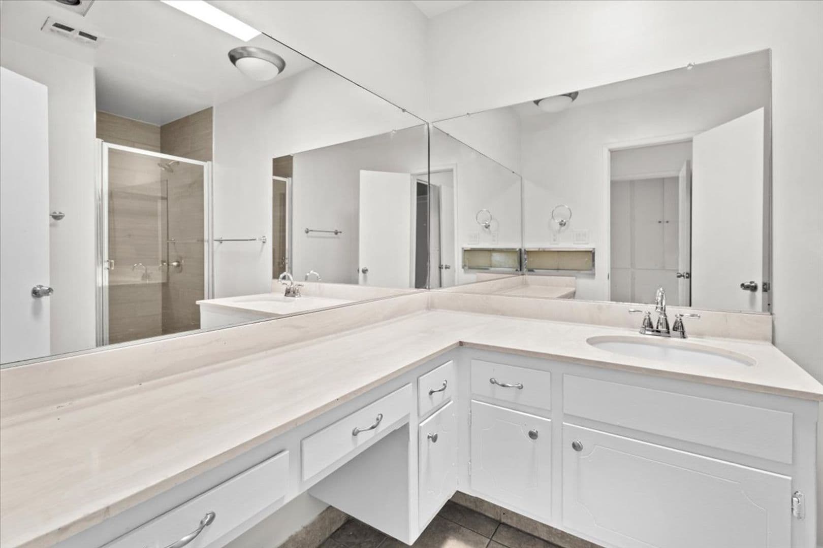 Los Angeles Apartment: 5232 Fairview Blvd