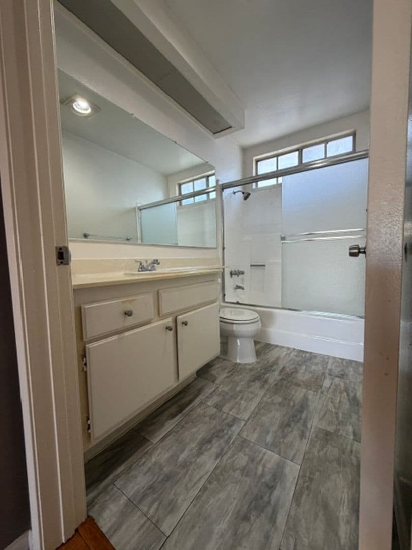 Toluca Lake Apartment: 10825 Blix Street