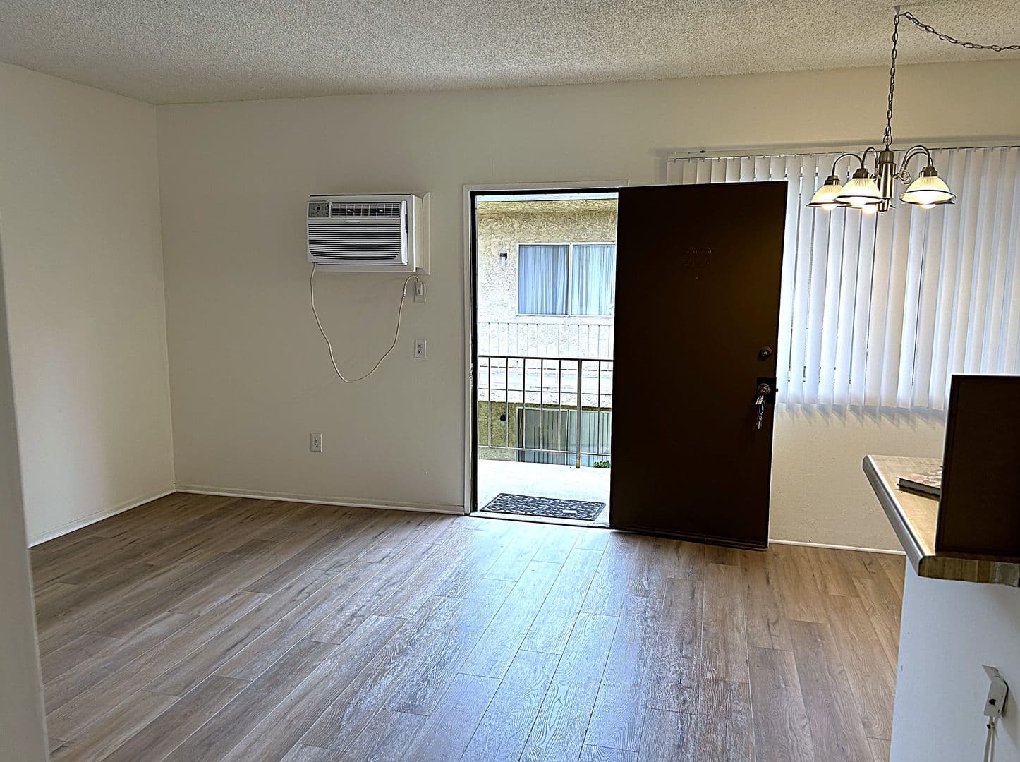 Van Nuys Apartment: 7457 Woodman Ave.