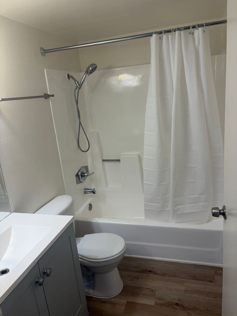Los Angeles Apartment: 1045 S. Ardmore Avenue