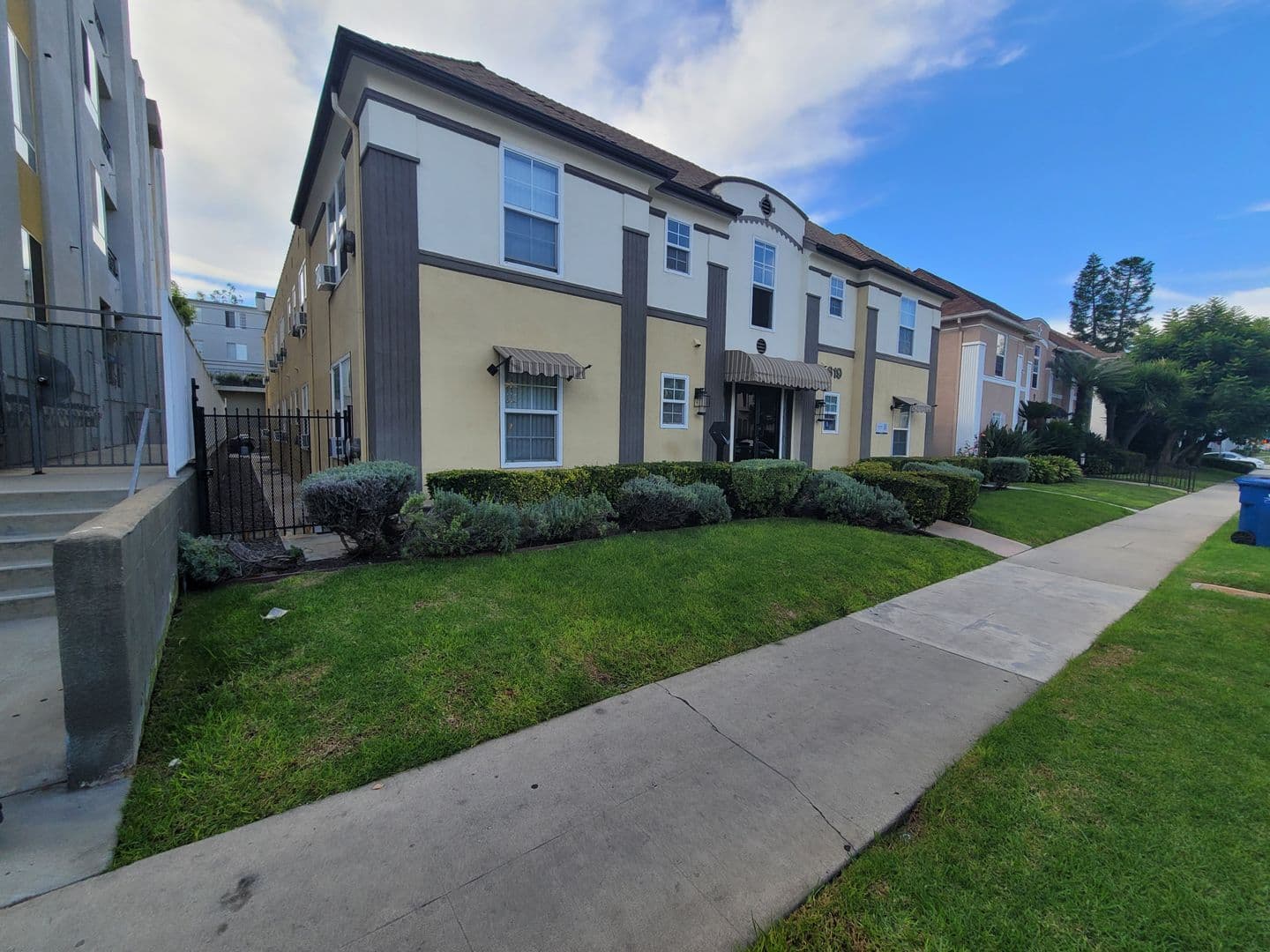 Los Angeles Apartment: 619 Hauser Blvd