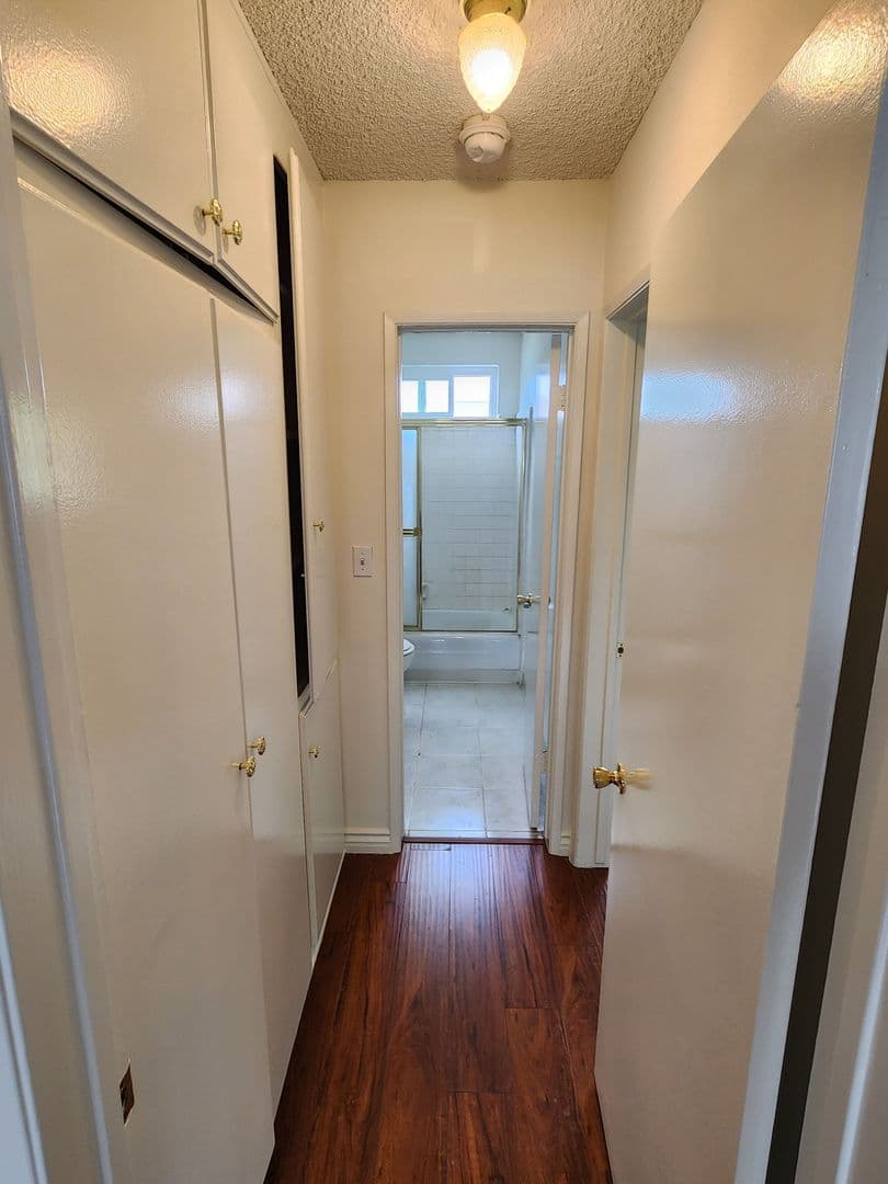 Los Angeles Apartment: 519 N. Hayworth Ave.