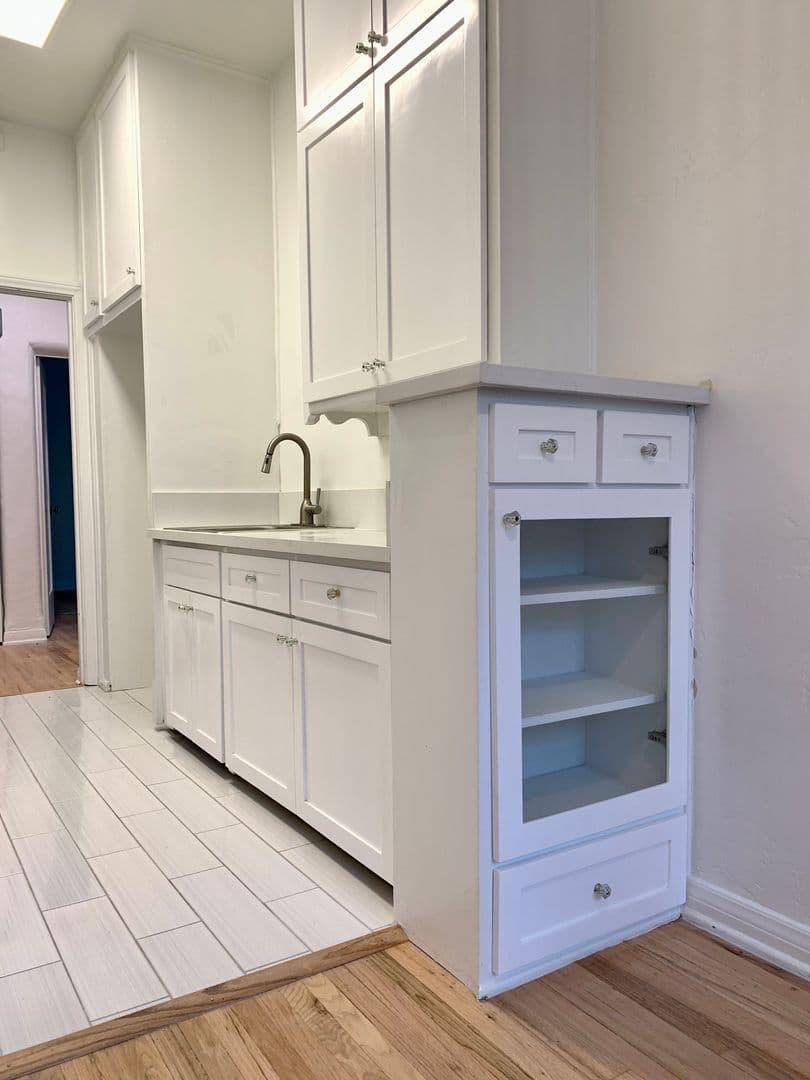Los Angeles Apartment: 369 North Spaulding Avenue