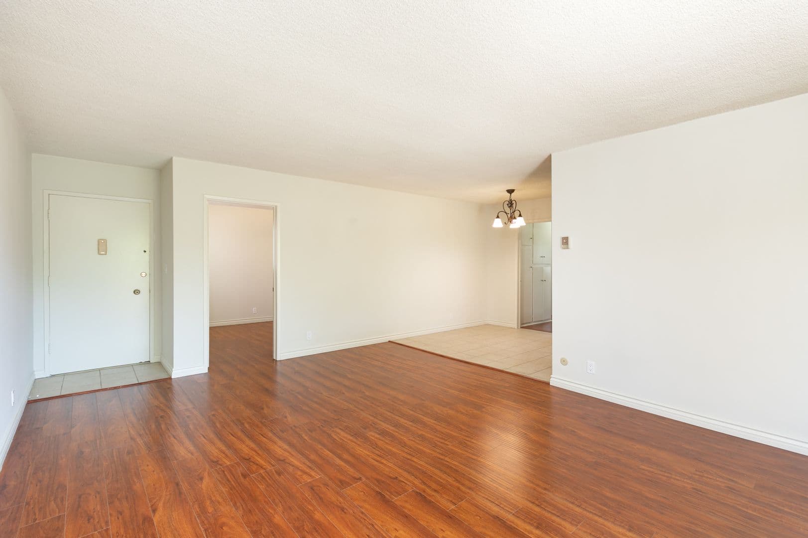 West Hollywood Apartment: 1030 N Harper Ave.