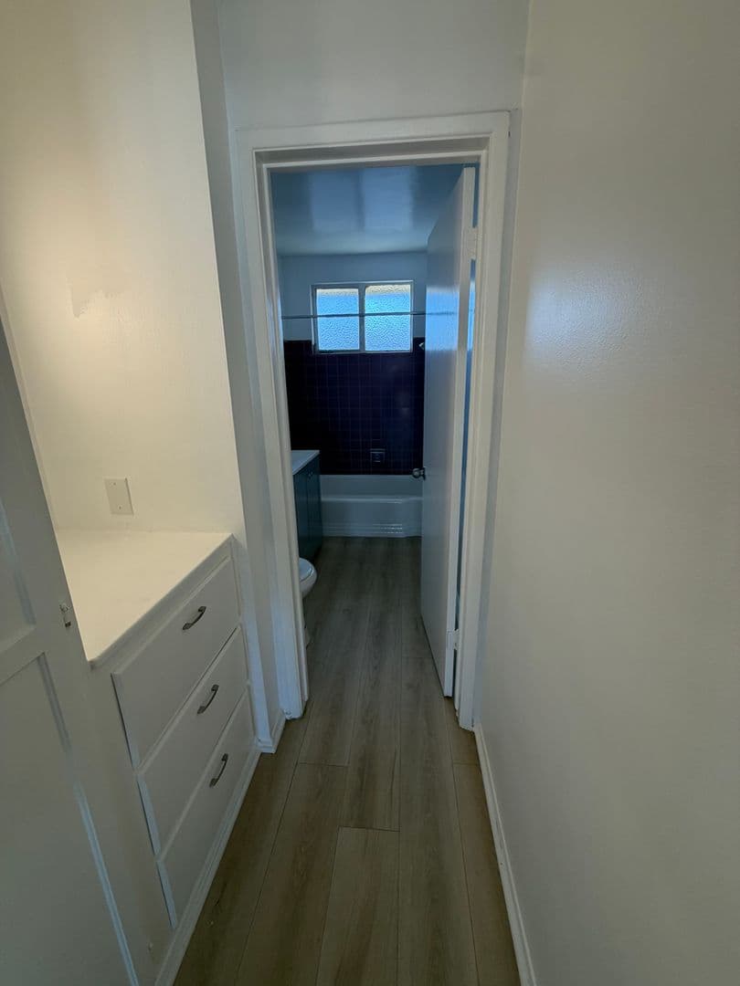 Los Angeles Apartment: 7220 Hollywood Blvd