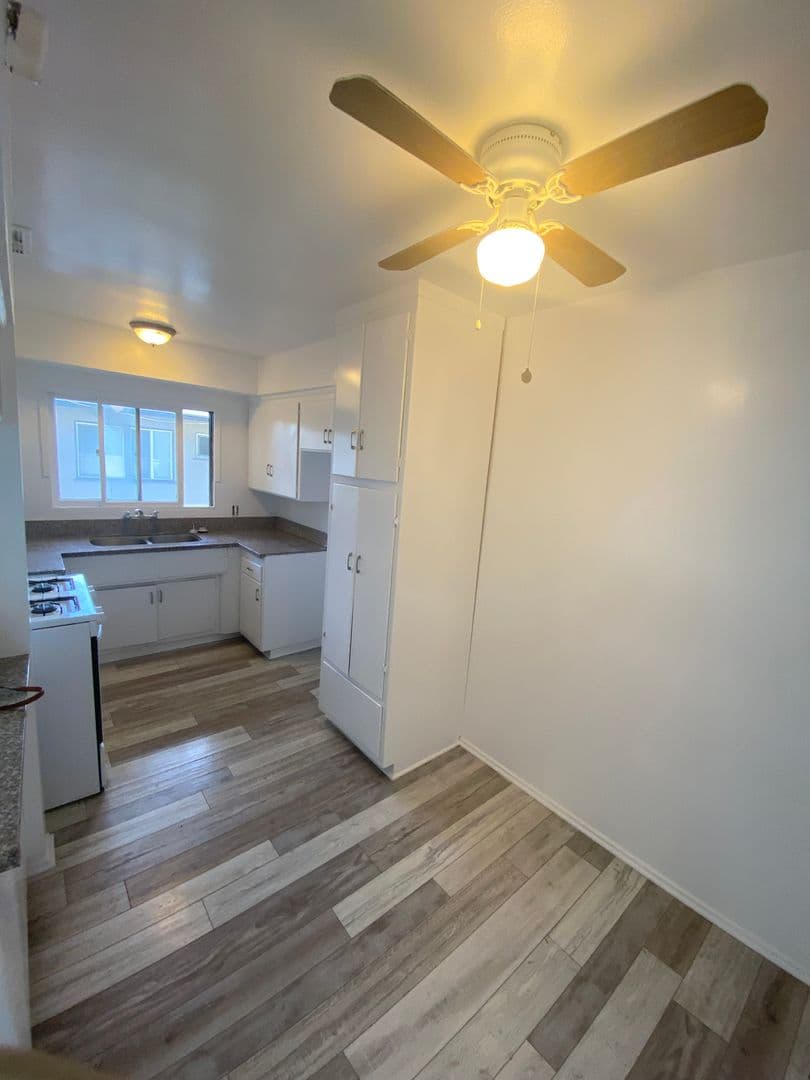 Inglewood Apartment: 821 Centinela Ave