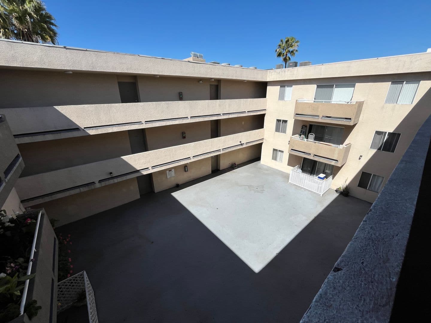 Los Angeles Apartment: 1045 S. Ardmore Avenue