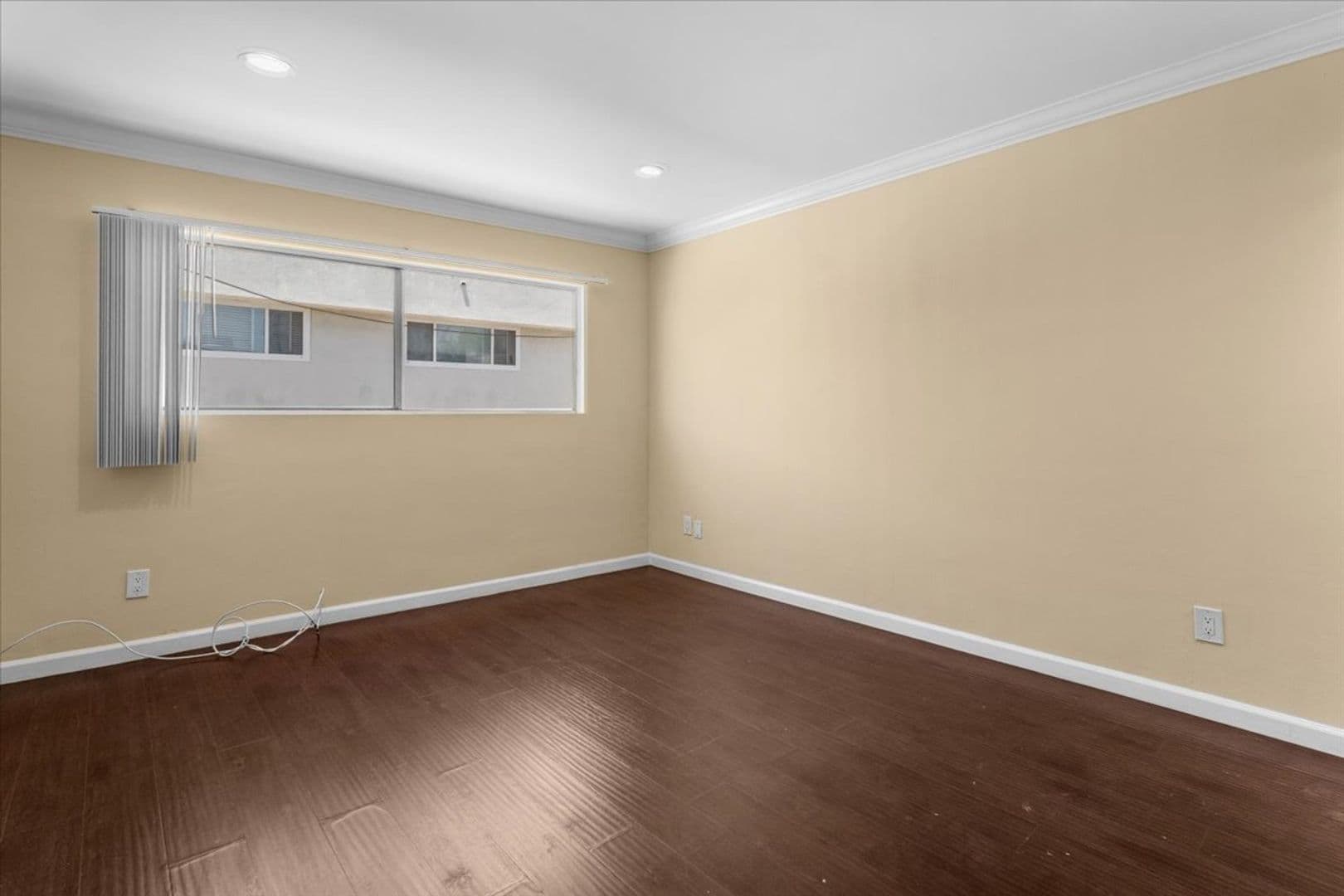 Los Angeles Apartment: 5232 Fairview Blvd