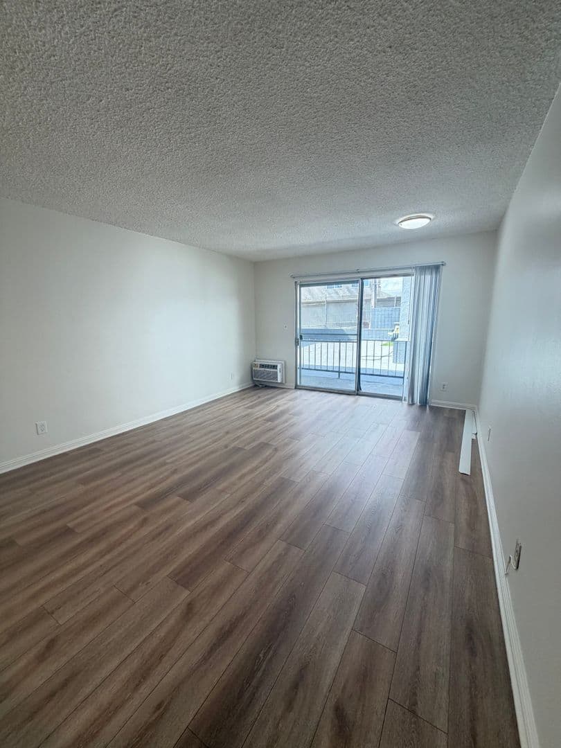 Los Angeles Apartment: 7225-7235 Hollywood Blvd