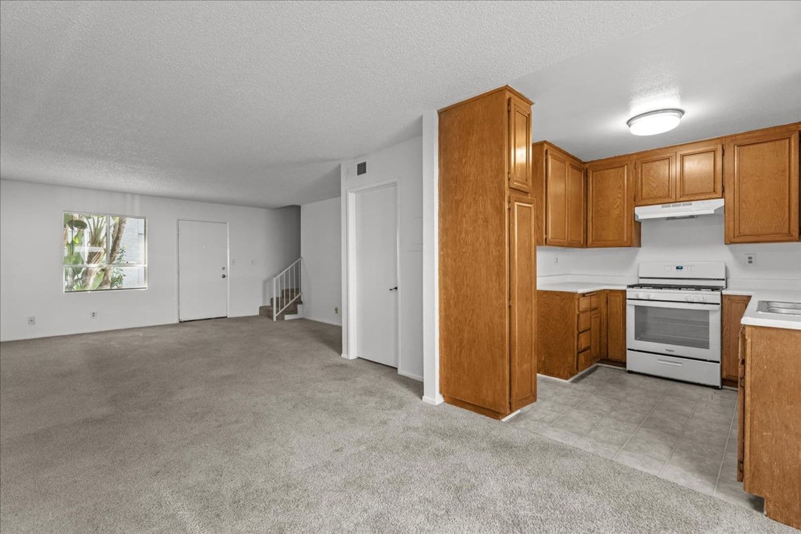 North Hills Apartment: 9660 Sepulveda Blvd