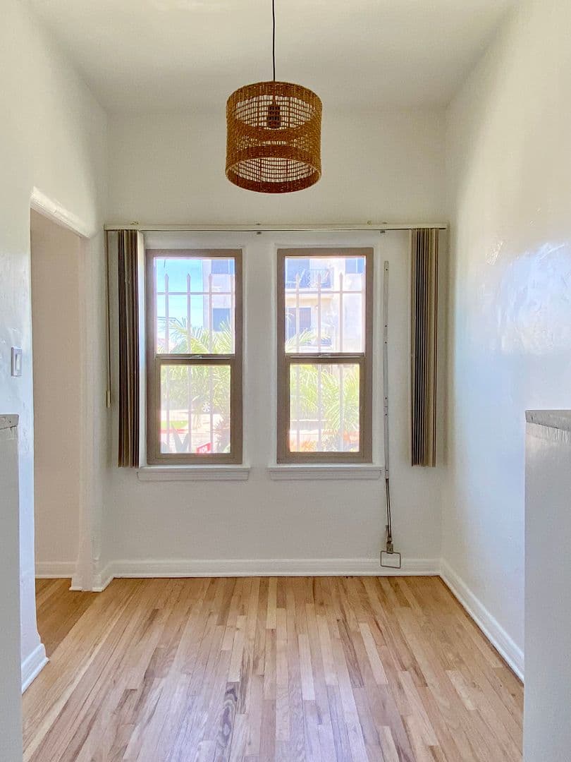 Los Angeles Apartment: 369 North Spaulding Avenue
