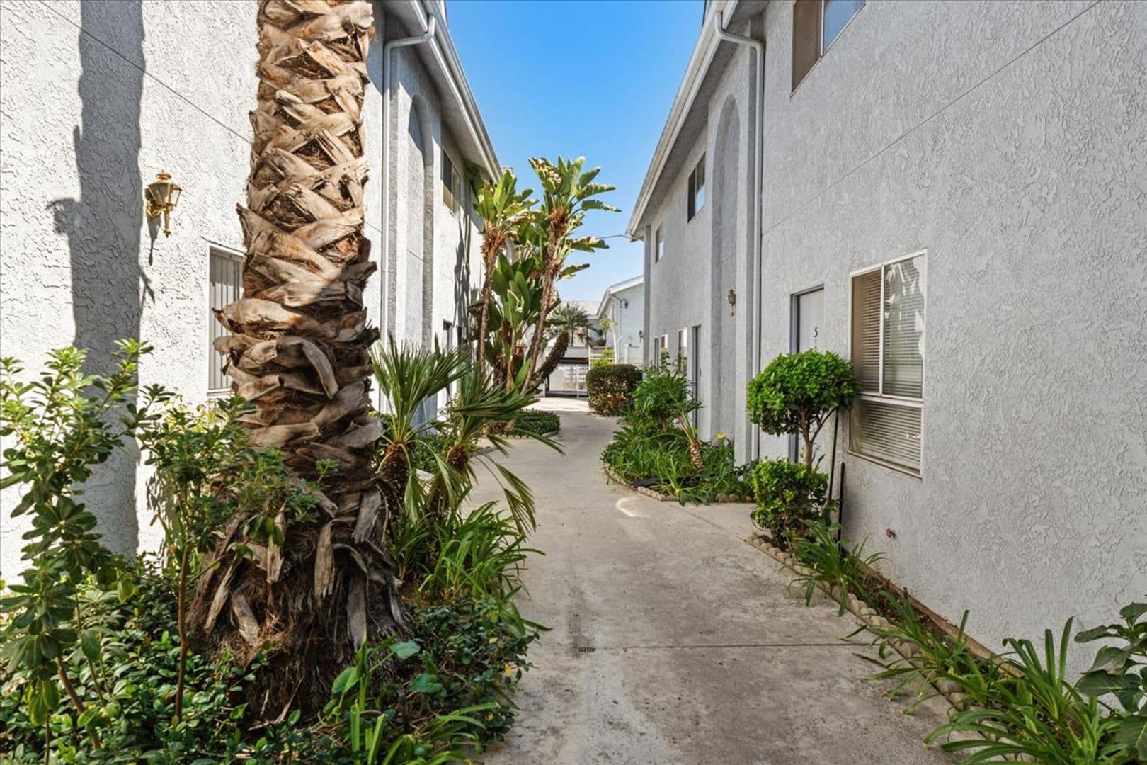 North Hills Apartment: 9660 Sepulveda Blvd