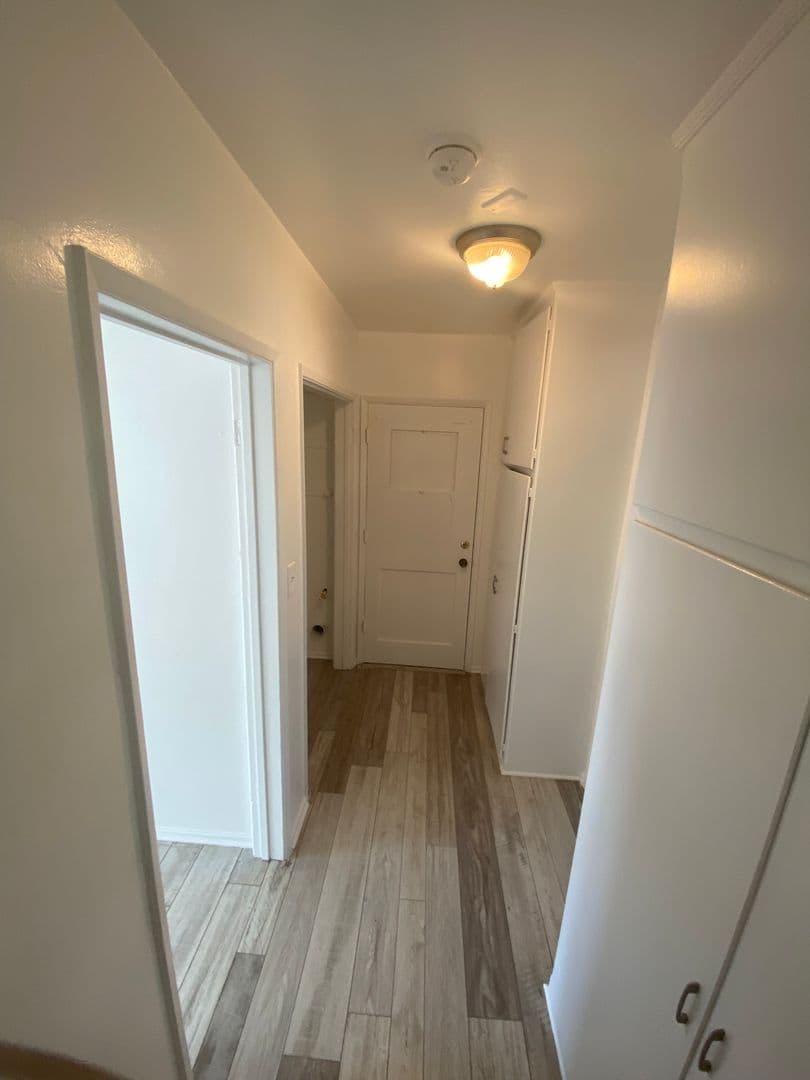 Inglewood Apartment: 821 Centinela Ave