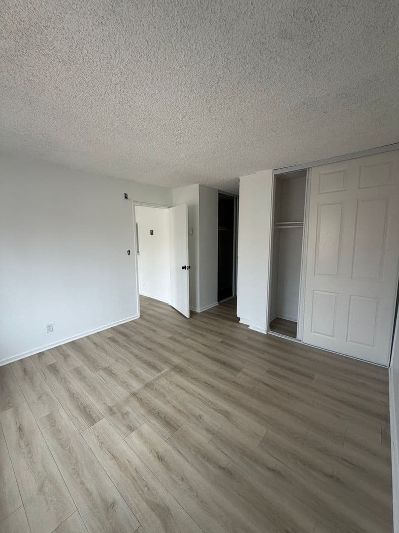 Los Angeles Apartment: 400 S. Kingsley Drive