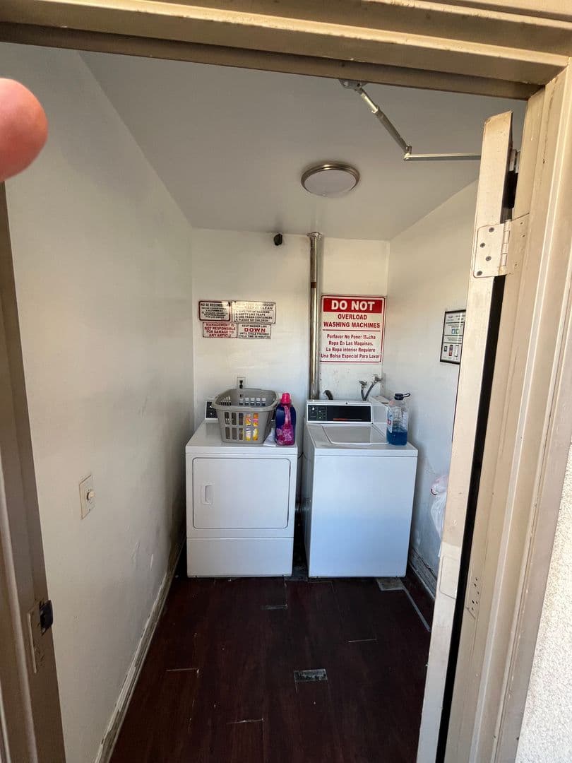 Los Angeles Apartment: 1045 S. Ardmore Avenue