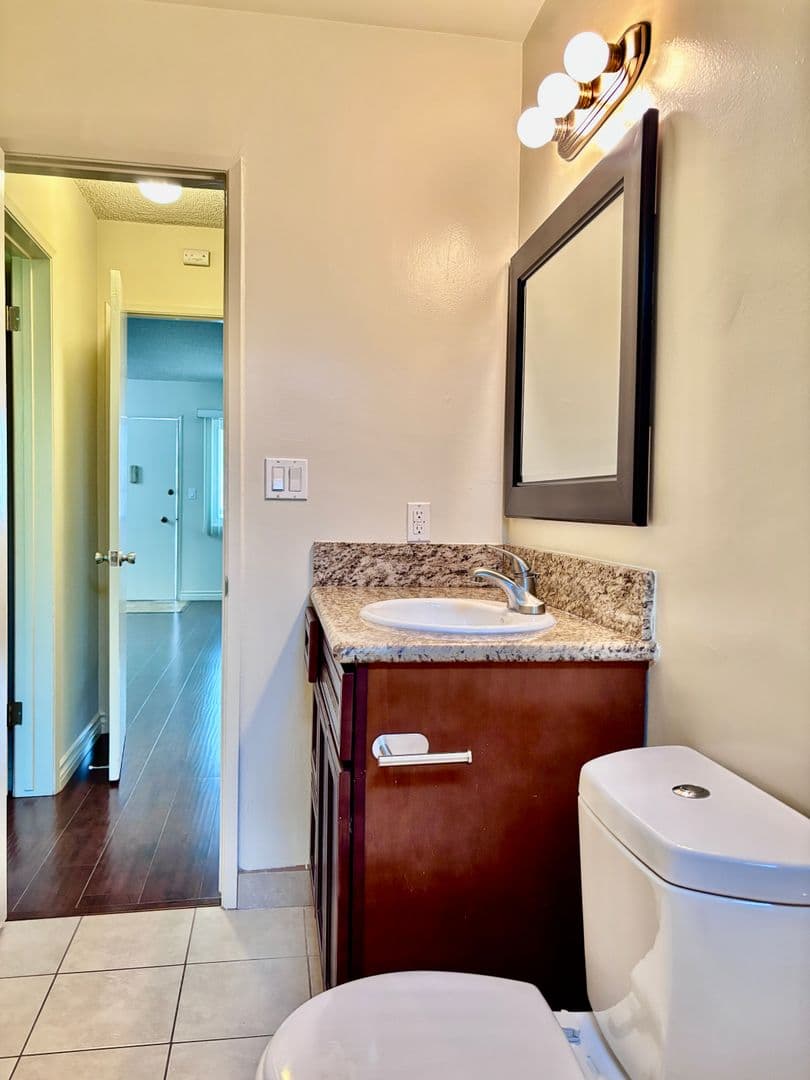 Los Angeles Apartment: 519 N. Hayworth Ave.