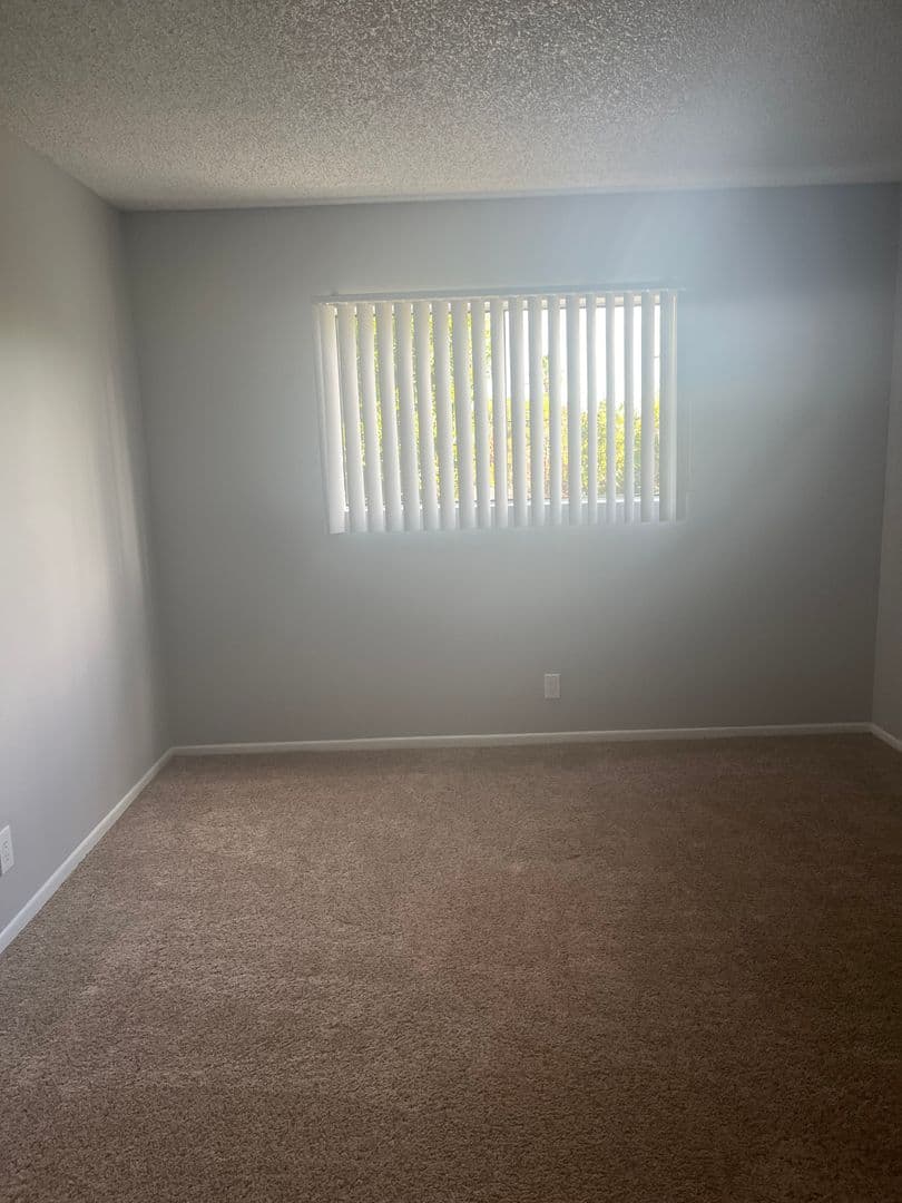 Van Nuys Apartment: 7320 Hazeltine Avenue