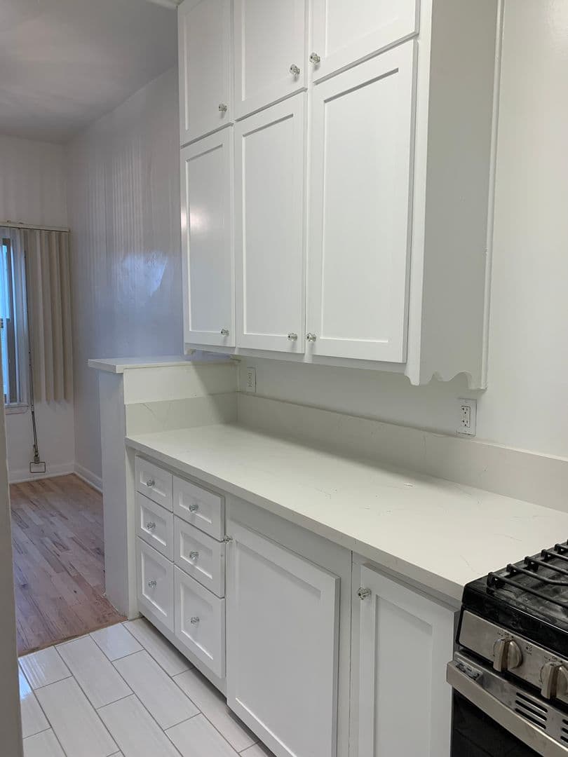 Los Angeles Apartment: 369 North Spaulding Avenue